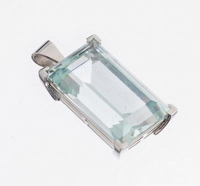 14 kt Gold Aquamarin-Anhänger, WG 585/000, facett. Aquamarin-Rechteck ca. 8.0 ct, L. ca. 3 cm, ca. 7.7 g