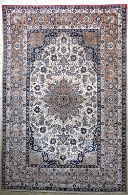 Esfahan alt, Persien, Mitte 20.Jhd, Wolle auf Baumwolle, ca. 310 x 208 cm, verblasst, EHZ: 2
