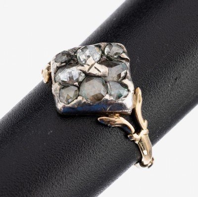 14 kt Gold und Silber Diamant-Ring, um 1830, GG 585/000 gepr., Ringkopf schauseitig Silber, besetzt mit 8 Diamantrosen zus. ca. 0.50 ct (verbödet), ...