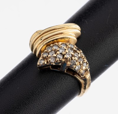 14 kt Gold Brillant-Ring, GG 585/000 gepr., Ringkopf asymm., Brillanten zus. ca. 0.24 ct Getönt-Braun/p, RW 45, ca. 3.2 g