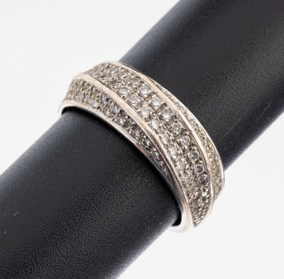 18 kt Gold Brillant-Ring, WG 750/000, 74 Brillanten zus. ca. 0.50 ct (grav.) Weiß/si-p,RW 59, ca. 8.3 g, Reinigung notwendig