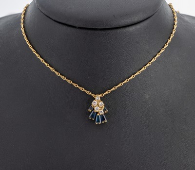 18 kt Gold Saphir-Brillant-Anhänger, GG 750/000, 5 Saphir-Trapeze ca. 0.55 ct, 5 Brillanten zus. ca. 0.25 ct Weiß/si, an Kette,GG 585/000, L. ca. ...