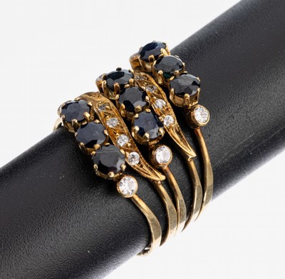 14 kt Gold Saphir-Diamant-Ring, GG 585/000 gepr., 5 rhg. Ringschiene, 9 rundfacett. Saphire zus. ca. 0.90 ct, 14 Altschliffdiamanten zus. ca. 0.26 ...