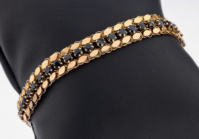 8 kt Gold Saphir-Armband, RG/GG 333/000, 49rundfacett. Saphire zus. ca. 3.50 ct, L. ca. 21 cm, Schließe grav., ca. 11.8 g