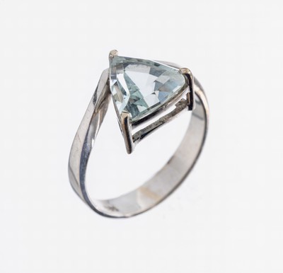14 kt Gold Aquamarin-Ring, WG 585/000, Aquamarin-Triangel ca. 2.0 ct, RW 52, ca. 3.3 g