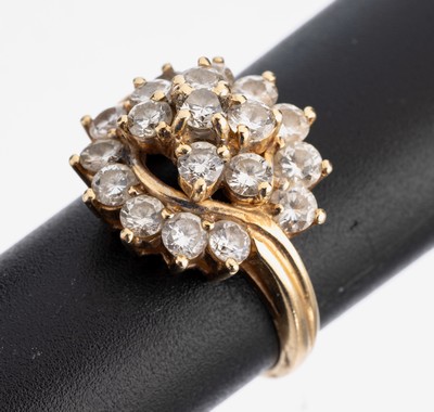 14 kt Gold Brillant-Ring, GG 585/000, Ringkopf in mehreren Ebenen aufgebaut, 19 Brillanten zus. ca. 1.80 ct Weiß/si, RW 52, ca. 6.3 g
