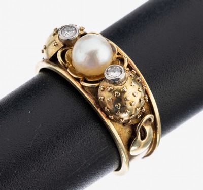 14 kt Gold Brillant Zuchtperl Ring, GG/WG 585/000, 1 Zuchtperle Durchm. ca. 6.0 mm, 2 Brillanten zus. ca. 0.10 ct Weiß/p, Ringschultern mit ...