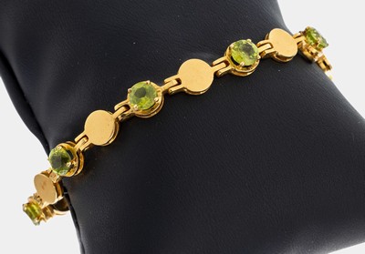 18 kt Gold Peridot-Armband, GG 750/000 gepr., 8 rundfacett. Peridots zus. ca. 6.0 ct,L. ca. 19.5 cm, Kastenschloss mit Sicherheitsacht, ca. 21.8 g