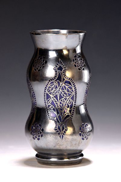 Vase, deutsch, um 1910-20, blaues Glas mit reichem Silver-overlay, H. ca. 18cm