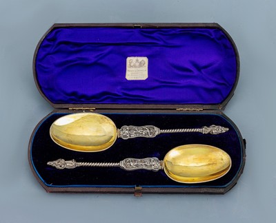 Set 2 sogn. Apostellöffel, wohl Schottland, 1878, Silber gepr., Laffen verg., Stiel gedreht, Abschlüsse mit plastischen Figuren, 1x Paulus und 1 x ...