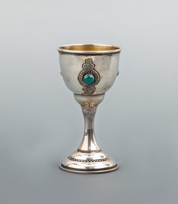 Trinkpokal, Israel, wohl 1960er-70er Jahre, 925er Silber, Kuppa innen vergoldet, außen mittürkisfarbenen Cabochons und aufgelegten Ornamenten aus ...