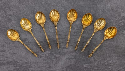 8 Zierlöffel, wohl um 1860, Silber gepr., verg., Laffen in Form von Muscheln, plastisch ausgeführter Stiel aus geschwungenen Elementen, ...