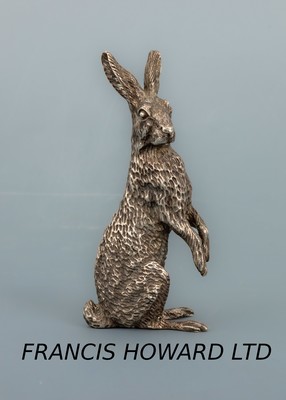 Vitrinenobjekt, Hase, England Sheffield 2009, 925er Silber, vollplastische Darstellung eines aufsitzenden Hasen, Fell qualitätvoll ausgearbeitet, ...