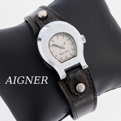 ETIENNE AIGNER Damenarmbanduhr, 1970er Jahre, Gehäuse in Form eines Hufeisens, schlichtes Zifferblatt mit Strichindizes, Handaufzug, Uhrwerk ...