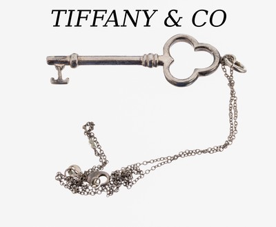 TIFFANY & CO Anhänger "Schlüssel", 925er Silber, ca. 6.5 x 2 cm, sign., an Kette, 925erSilber, sek., L. ca. 42 cm, Karabinerschließe