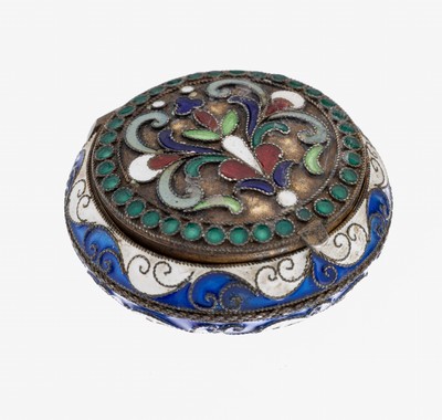 Dose mit Cloisonne-Email, Russland, St. Petersburg, 1899-1908, 916er Silber, teilverg., rund, D. ca. 4.5 cm, aufwendiges Cloisonne-Email in Rot, ...