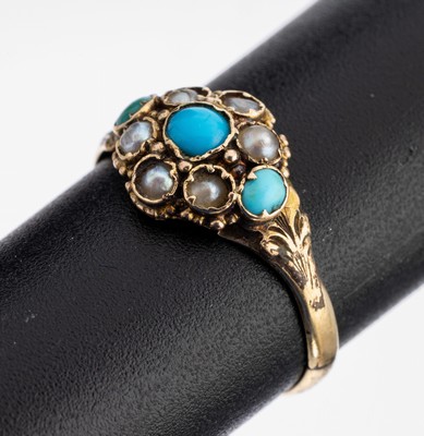 12 kt Gold Perl-Türkis-Ring, England, Birmingham, um 1900, GG 500/000, kl. Saatperlen und 3 Türkis-Cabochons, RW 49.5, ca. 1.3 g, altersbed. ...