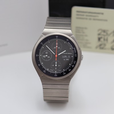 IWC Porsche Design Armbandchronograph in Titan Referenz IW3702-2, Schweiz um 1982, Automatik, 3-teil. Geh. inkl. Gliederband m. Faltschl., Boden ...
