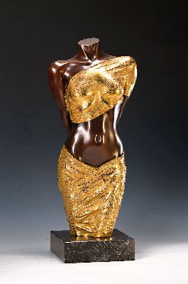 Willi Kissmer, 1951-2018, Halb-Akt mit zwei Tüchern, Bronze, teilvergoldet, sign. und num. 36/99, H. ca. 53 cm, Marmorplinthe