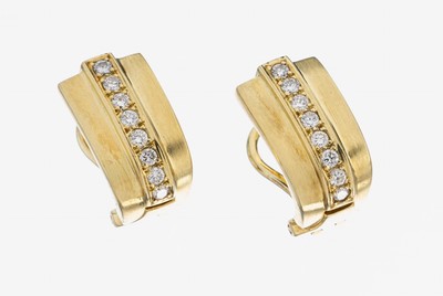 Paar 14 kt Gold Brillant-Ohrcreolen, GG 585/000, matt. und sat., mittig bes. mit 16 Brillanten zus. ca. 0.20 ct feines Weiß- Weiß/si, ca. 7.6 g