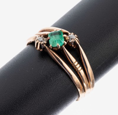 14 kt Gold Diamant-Ring, GG 585/000 gepr., 2 Altschliffdiamanten zus. ca. 0.10 ct Getönt/p, mittig smaragdf. Glasstein, RW 62, ca. 2.7 g