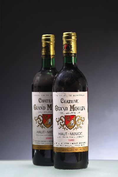 6 Flaschen 1983 Chateau Grand Moulin, Haut-Medoc, je ca. 75cl, 12%Vol., mid lower, mid shoulder
