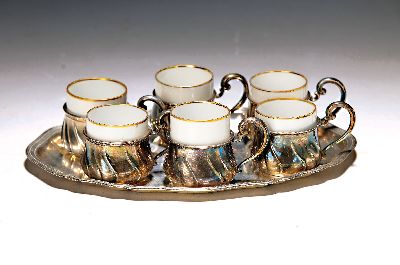Tablett mit 6 Mokkatassen, Württemberg, Anfang 20.Jh., Tassen und Tablett 800er-Silber, ca. 350g, Porzellaneinsätze, Goldrand