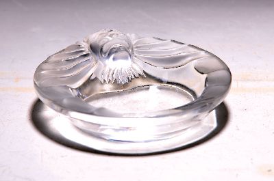 Aschenbecher mit Löwenkopf, Lalique, Frankreich, farbloses Pressglas, am Boden signiert, D. 14,5 cm