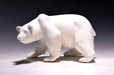 Porzellanfigur Eisbär, KPM Berlin, Entw. Heinrich Ernst Weissner, Weißporzellan, H. 15 cm