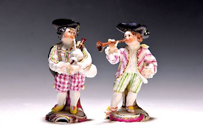 Zwei Porzellanfiguren, Hoechst, nach 1965, Porzellan, handbemalt, zwei Musikanten mit Dudelsack und Trompeter (am Hut l. best.), Malersignatur Kurt ...