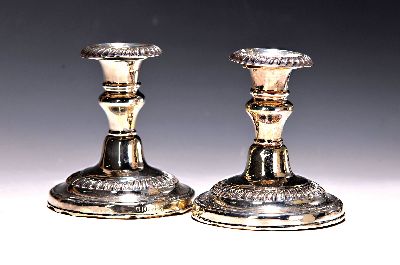 Paar Kerzenhalter aus Silber, Birmingham, 1907, J. Swann & Son, Silber, gefüllt, H. 11,5cm, 623g
