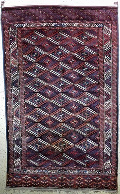Yomud"Hauptteppich"antik, Turkmenistan, um 1900, Wolle auf Wolle, ca. 300 x 183 cm, Mottenfraß, EHZ: 4