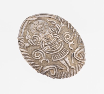 Brosche, wohl Norwegen, Anfang-Mitte 20. Jahrhundert, 826er Silber, oval, Darstellung Jesus Christus, ca. 5 x 4 cm, Meistermarke OFD unged.