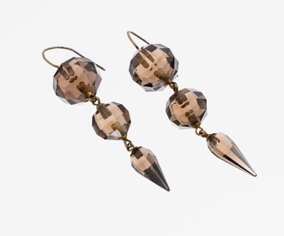 Paar Rauchquarz-Ohrhänger, Idar-Oberstein um 1880-1900, Metall verg., bewegl. Abhängung mit facett. Rauchquarzen in versch. Formen, L.ca. 5.5 cm