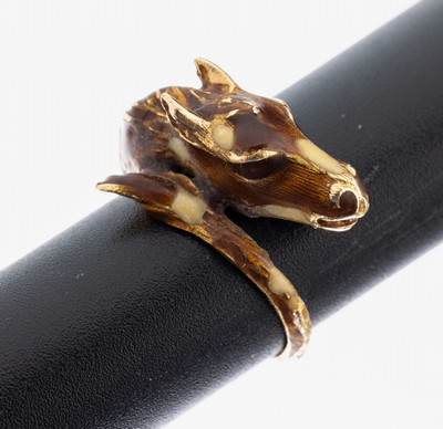 18 kt Gold Email-Ring, GG 750/000, Ringkopfplastischer Pferdekopf, emailliert in versch. Brauntönen, Email min. besch., RW 53, ca. 6.1 g