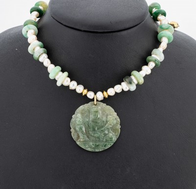 Perl-Jade-Collier mit 14 kt Gold Schließe, GG 585/000, unrunde Zuchtperlen in versch. Größen, Zwischenglieder Jade-Scheiben in versch. ...