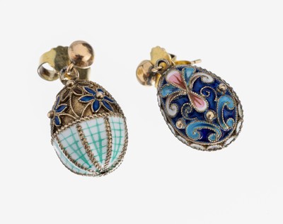 Paar Ohrstecker mit Email, Silber gepr., 2 versch. bewegl. Abhängungen, Russland, eiförmig, jew. mit Cloisonne-Email, L. ca. 2.5cm, Brisuren 925er ...