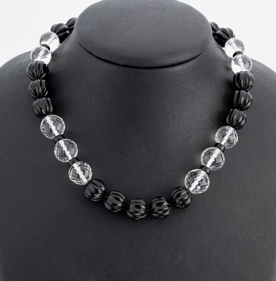 Onyx-Bergkristall-Collier, 1920er Jahre, geriefte Onyx-Kugeln, D. ca. 11.5 mm, facett. Bergkristall-Kugeln, D. ca. 12 mm, L. ca. 51.5cm, ...