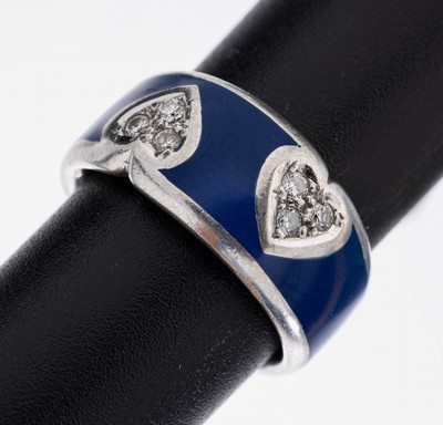 18 kt Gold Brillant-Ring, WG 750/000, qualitätvolle Verarbeitung, Ringschiene part. mit dunkelblauem Hartlack, 6 Brillanten in 2 Herzen gefasst ...