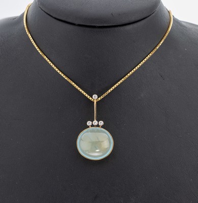 14 kt Gold Aquamarin-Brillant-Anhänger, Finnland 1970, GG/WG 585/000, außergewöhnliche Gestaltung, ovaler Aquamarin -Cabochon ca. 30 ct, 4 in WG ...
