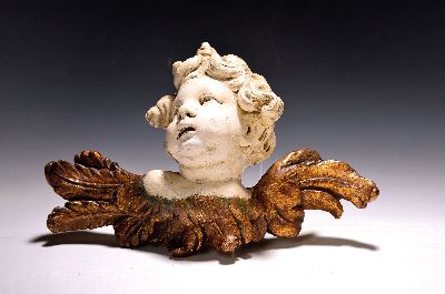 Engel, deutsch, um 1900, Keramik/Gips, weiß und goldfarben, staffiert, rest.,l. Altersspuren, ca. 21 x 33 cm