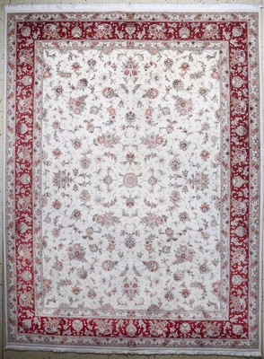 Indo Täbriz, Indien, Ende 20.Jhd, Wolle mitSeide, ca. 359 x 273 cm, gereinigt, EHZ: 1-2