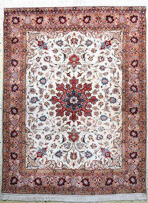 Täbriz fein(50 Raj), Persien, Ende 20.Jhd, Korkwolle mit Seide, ca. 204 x 157 cm, ca. 500.000 Kn/qm, Reinigungsbedürftig, EHZ: 2