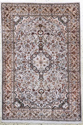 Seiden Keschan, China, Mitte 20.Jhd, reine Naturseide, ca. 184 x 124 cm, EHZ: 2