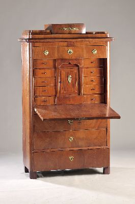 Standsekretär, Biedermeier, norddeutsch, um 1830/40, Mahagonifurnier, 5 Schubladen, Messingbeschläge, 3 Schlüssel, Innenleben mit 8 Schubladen, ...