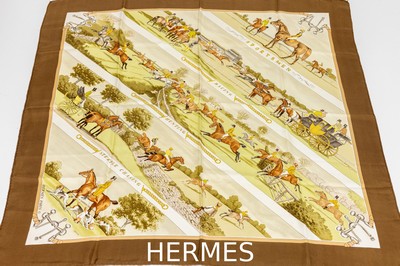 HERMES Seiden Carree Sportsmen, Design Philippe Ledoux, grüngrundig mit versch. Pferdsportmotiven, brauner Rand, handrolliert, ca. 89 x 89 cm, ...