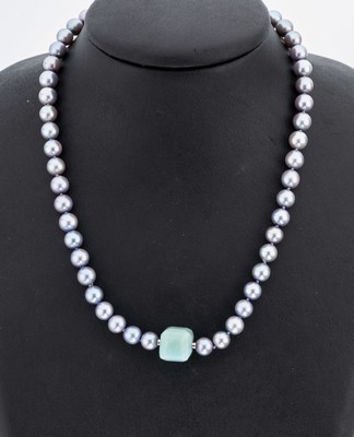 Perl-Collier mit NIESSING Larimar-Schließe, blaue Akoyazuchtperlen, gefärbt, D. ca. 7.0 -7.4 mm, Bajonetteschließe, facett. Larimar- Würfel, ...