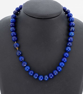 Lapislazuli-Collier mit 18 kt Gold Schließe, GG 750/000, Lapislazuli-Kugeln, D. ca. 9.3-10 mm, Steckschließe in Lapislazuli-Kugel integriert, L. ...