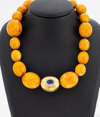 Ausgefallenes Bernstein-Collier mit 18 kt Goldund Platin Tansanit-Brillant-Schließe, GG 750/000 und Pt 950/000, gr. Bernstein-Oliven in versch. ...
