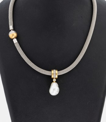 18 kt Gold Perl-Brillant-Anhänger, GG 750/000, 15 Brillanten zus. ca. 0.70 ct Weiß/si, unrunde Südseezuchtperle, D. ca. 12.7 mm, Hersteller ...